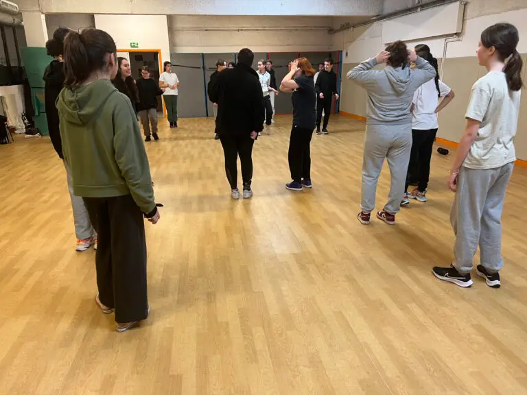 Élèves en cours de danse en studio