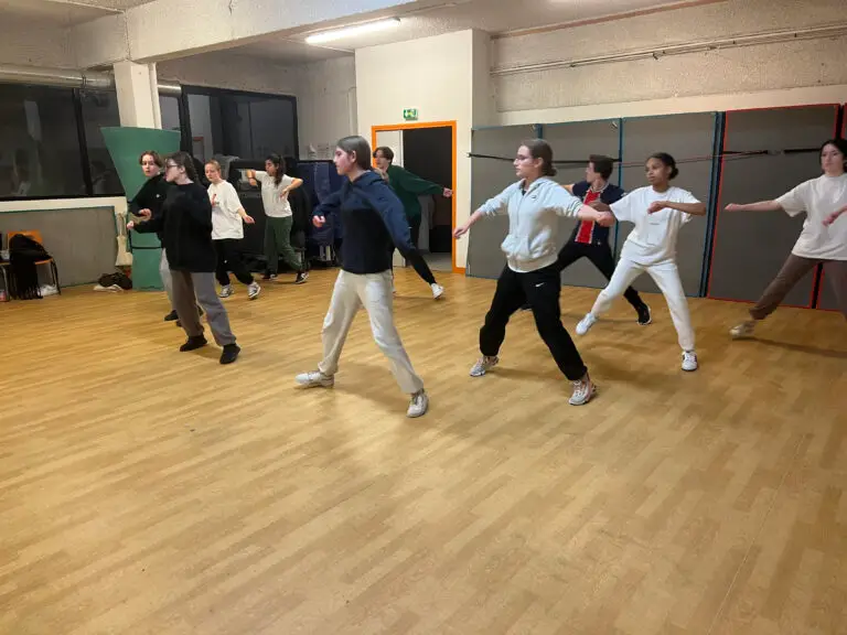 Élèves en cours de danse en studio