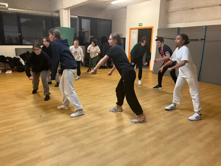 Élèves en cours de danse en studio