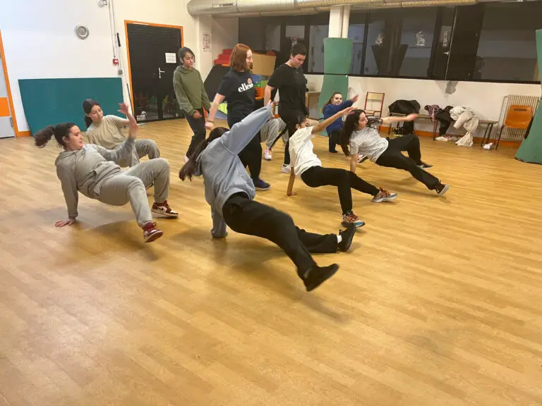 Élèves en cours de danse en studio